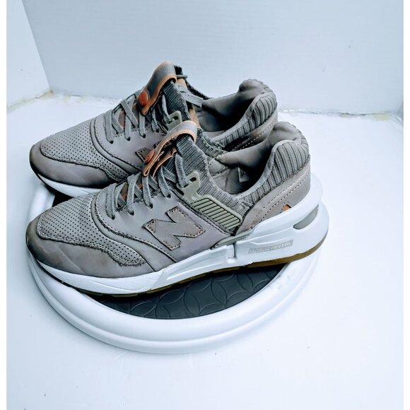 New Balance WS997ALB Womens Sneakers Gray Size 5.5 Athletic Low Top Comfort Shoe - Picture 3 of 7